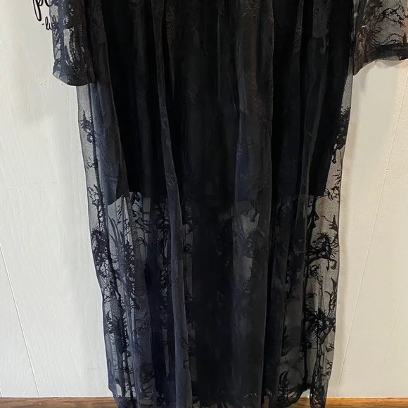 Elegant Strapless Black Dress with Lace Overlay - Picture 6 of 12